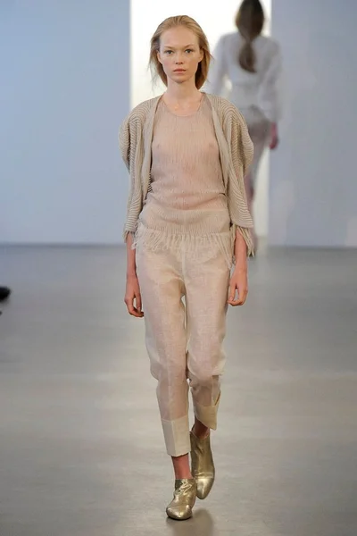 Look 15